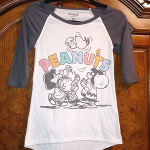🥜 peanuts logo shirt